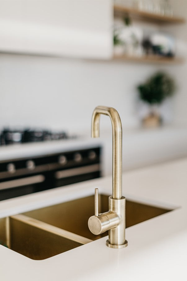 Lavello Kitchen Sink - One and Half Bowl 670 x 440 - Tiger Bronze