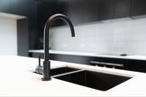 Lavello Kitchen Sink - One and Half Bowl 670 x 440 - Gunmetal Black