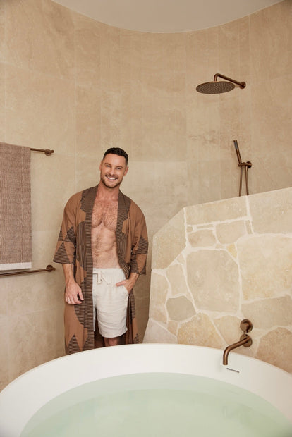 Round Wall Shower Curved Arm 400mm - Lustre Bronze