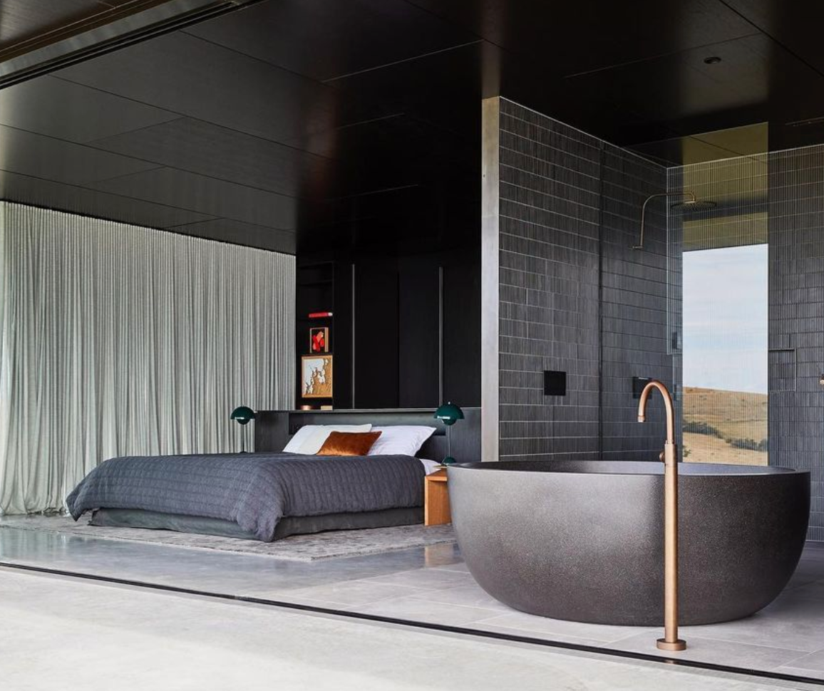 Pietra Bianca Romeo 1350mm Freestanding Bath