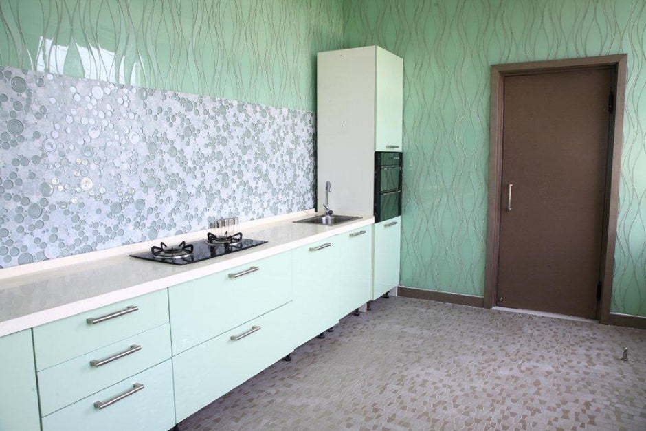 iSpring Green Opal + em101 Glass and Stone Mosaic in a room setting