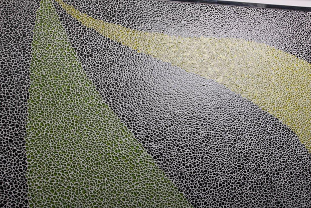 Raindrop Nero Crystal Glass Mosaic in a room setting