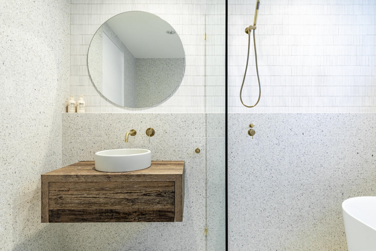 Round Shower on Swivel Bracket - PVD Tiger Bronze